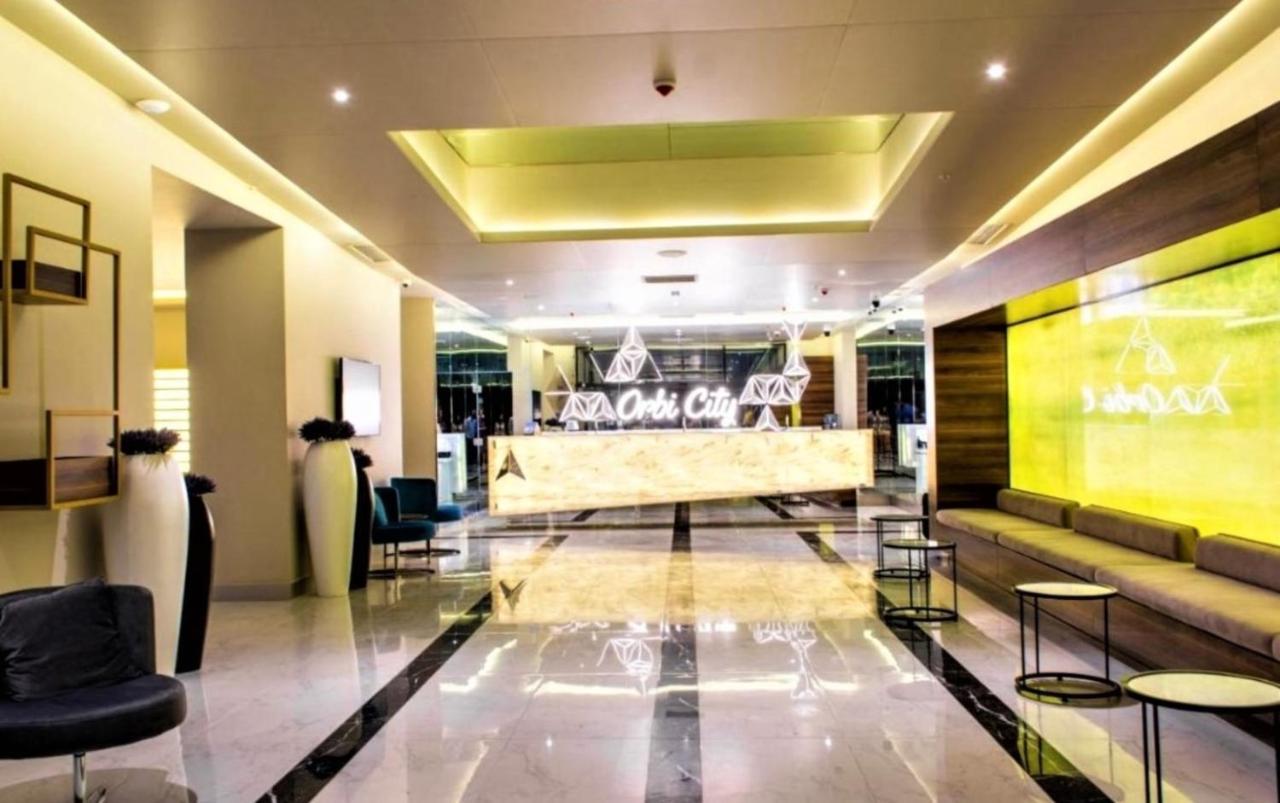 Orbi Twin Towers Aparthotel With Sea View Batumi Exterior foto