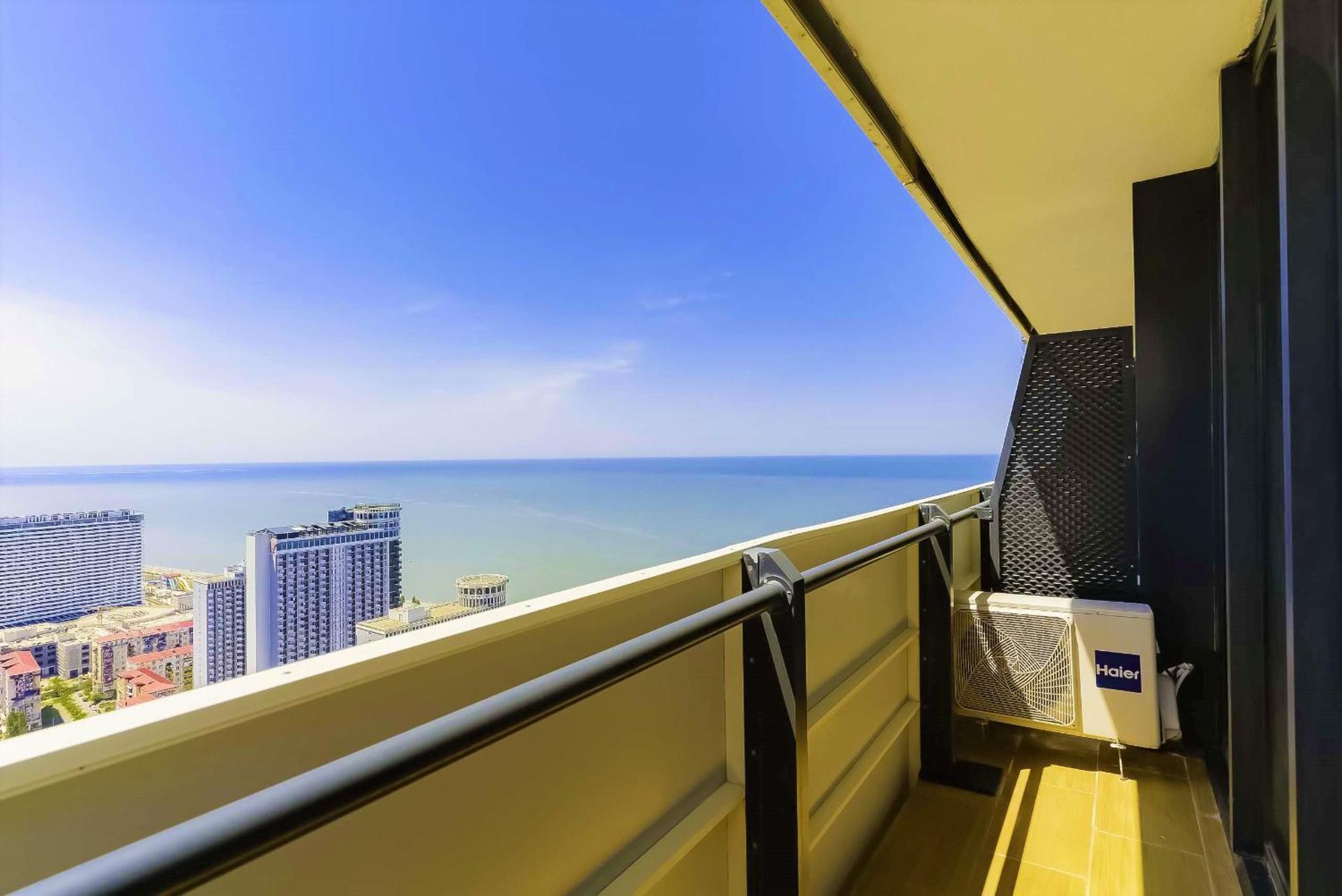 Orbi Twin Towers Aparthotel With Sea View Batumi Exterior foto