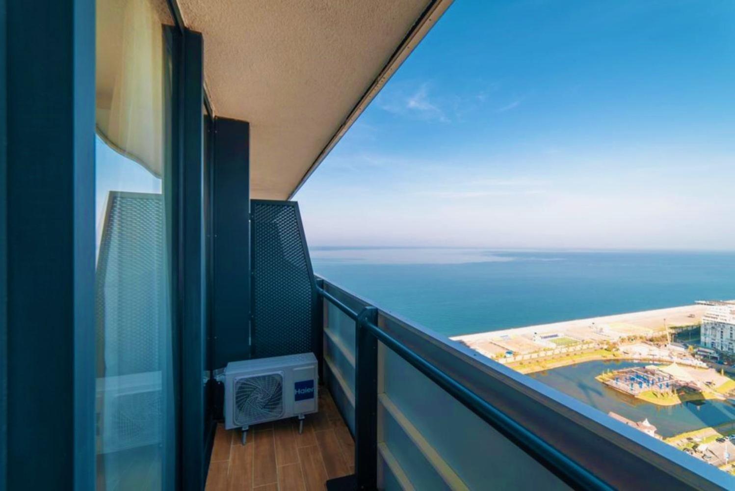 Orbi Twin Towers Aparthotel With Sea View Batumi Exterior foto